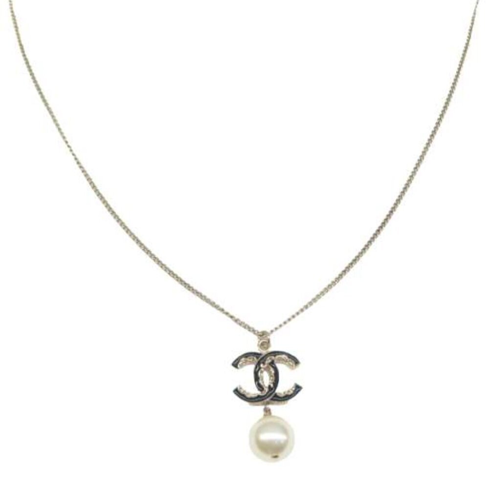 100% Authentic CHANEL Gold-Plated Pearls CC Shape Necklace